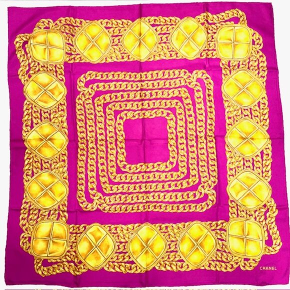 Beautiful CHANEL Itlay made   100%  silk scarf 34"  Pink Gold Chain Logo (36) - Picture 10 of 12